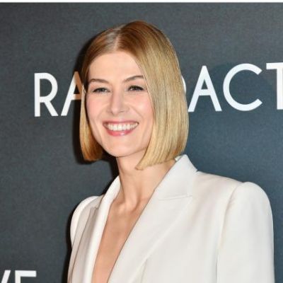 Photo of Solo Uniacke mother, Rosamund Pike.